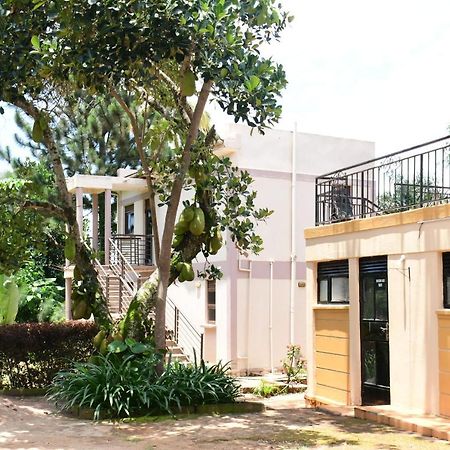 Golden Cherries Guest House Jinja Exterior foto