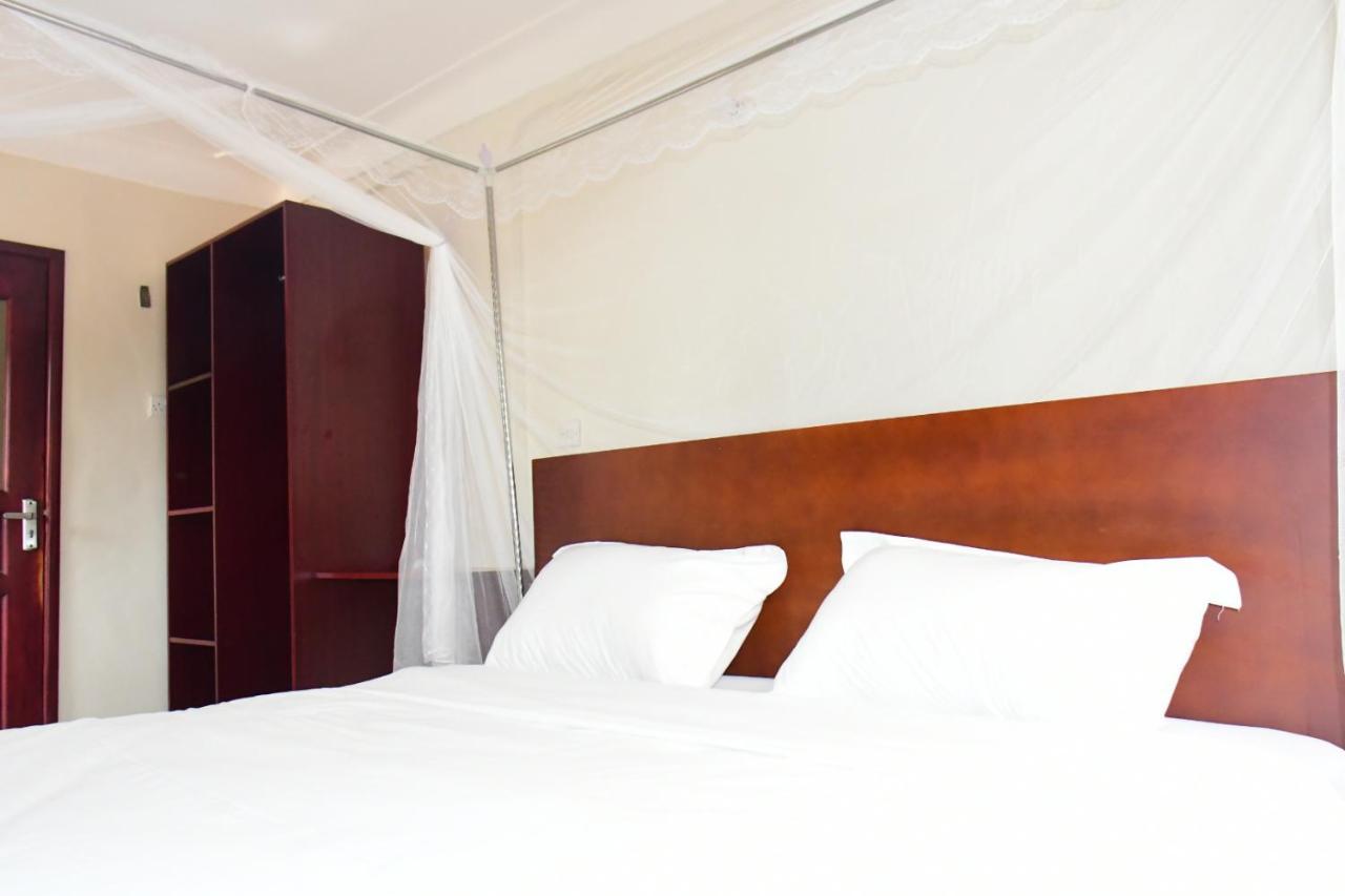 Golden Cherries Guest House Jinja Exterior foto