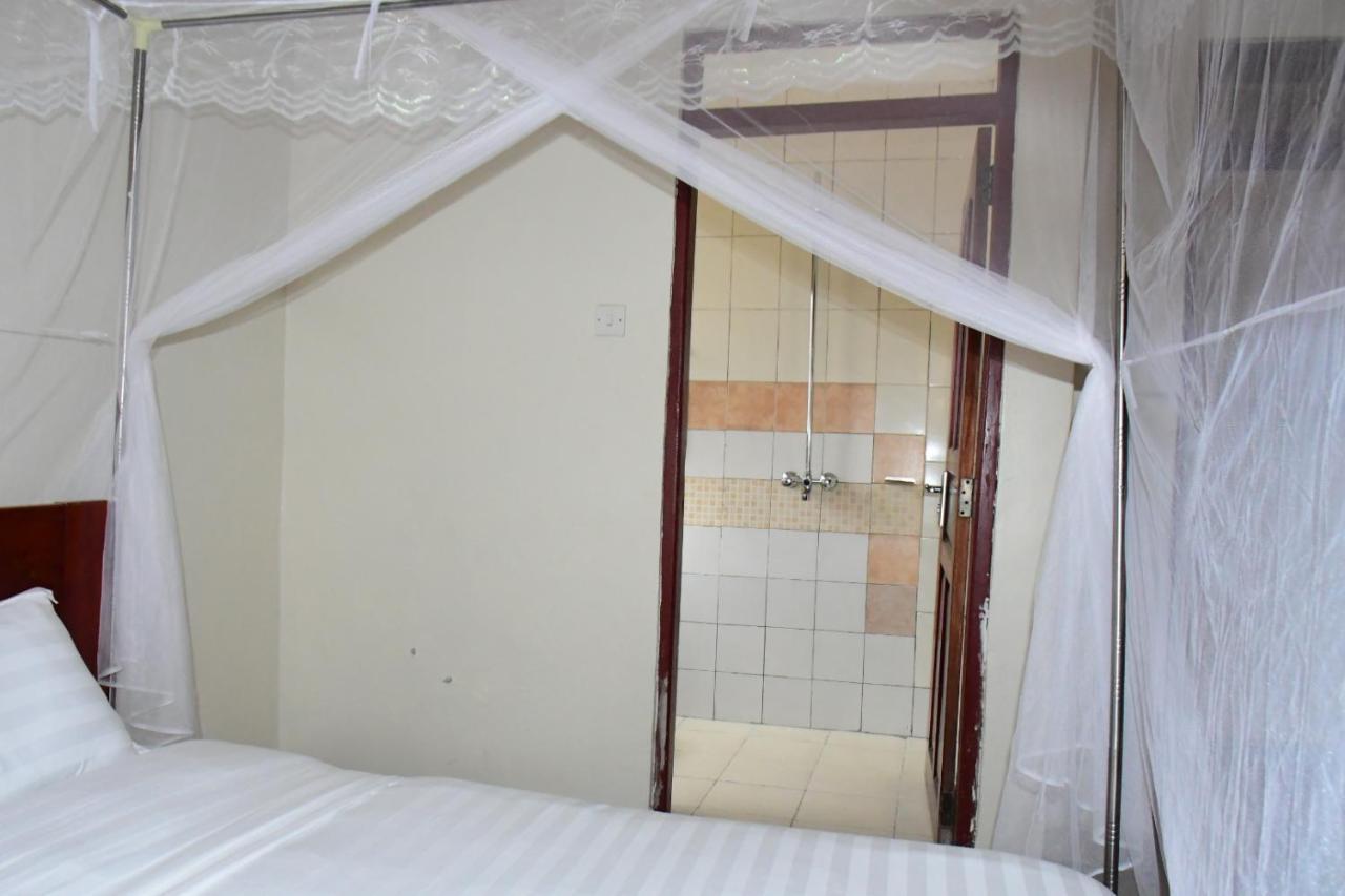 Golden Cherries Guest House Jinja Exterior foto