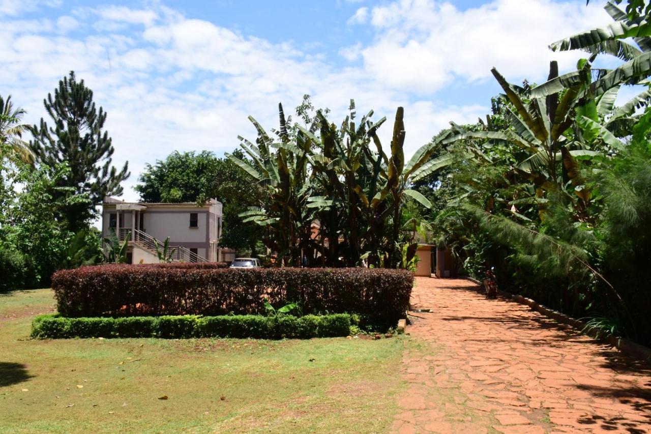 Golden Cherries Guest House Jinja Exterior foto