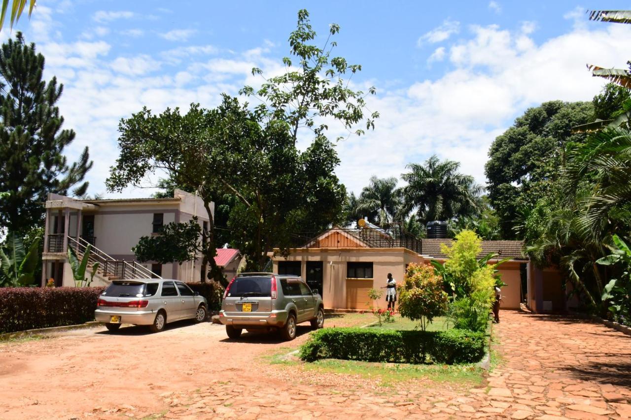Golden Cherries Guest House Jinja Exterior foto