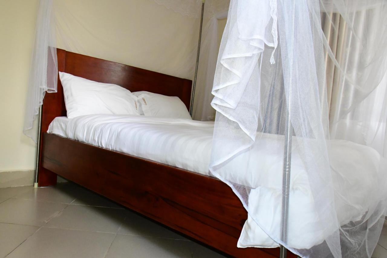 Golden Cherries Guest House Jinja Exterior foto