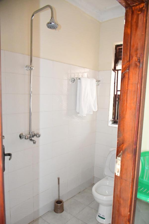 Golden Cherries Guest House Jinja Exterior foto