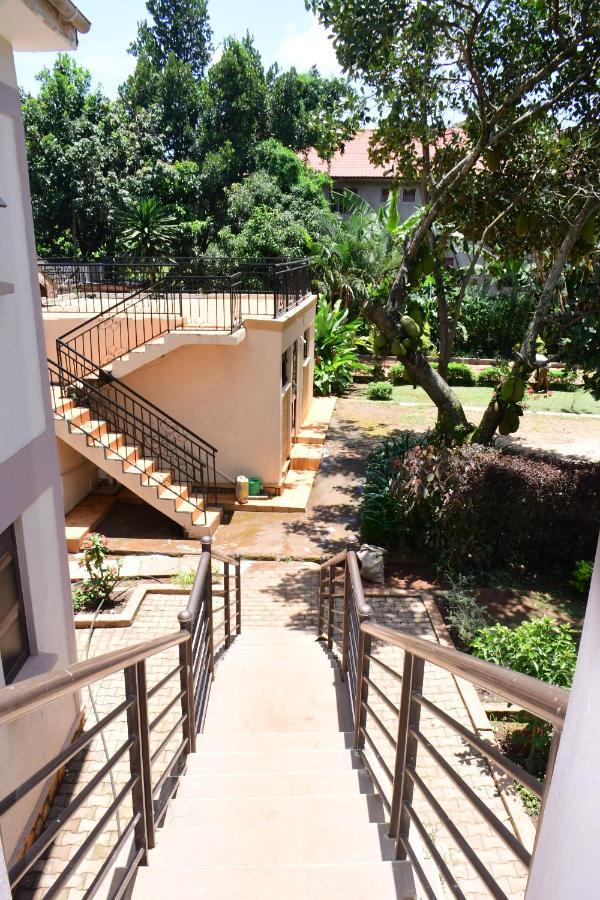 Golden Cherries Guest House Jinja Exterior foto