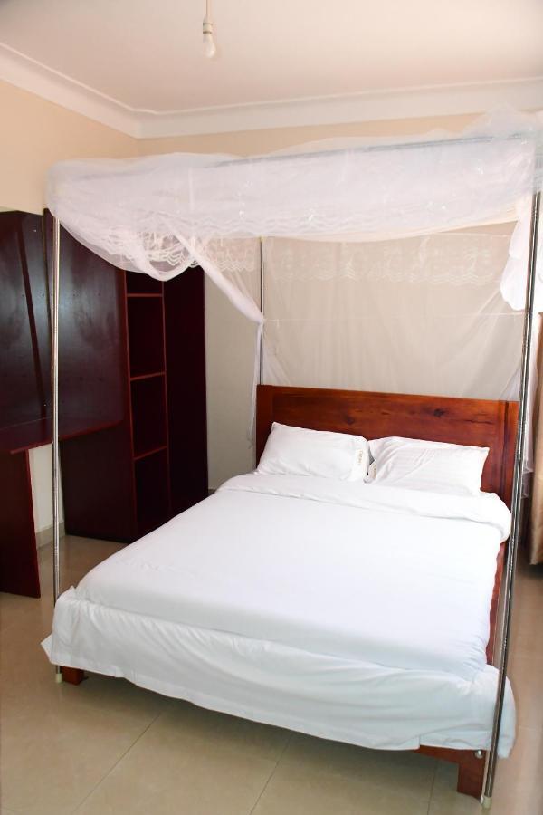 Golden Cherries Guest House Jinja Exterior foto