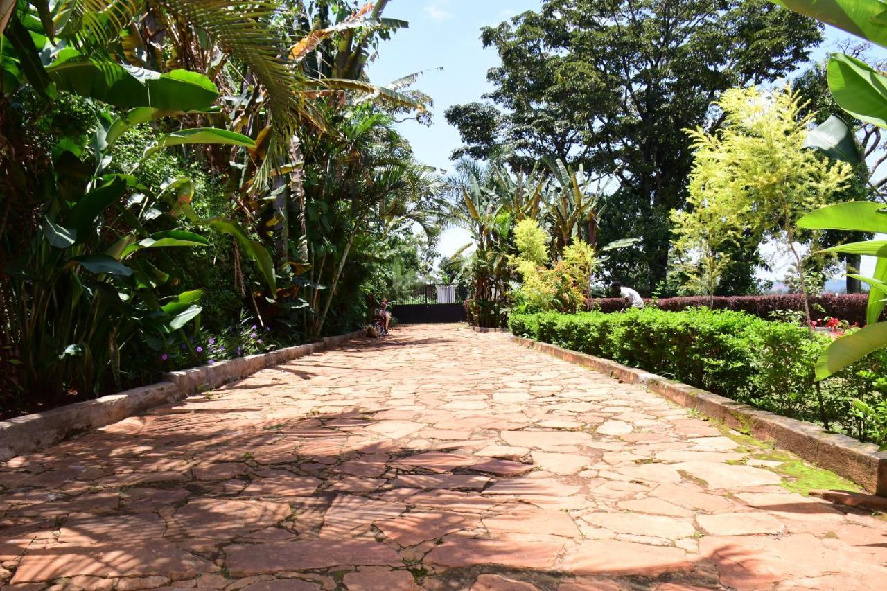 Golden Cherries Guest House Jinja Exterior foto
