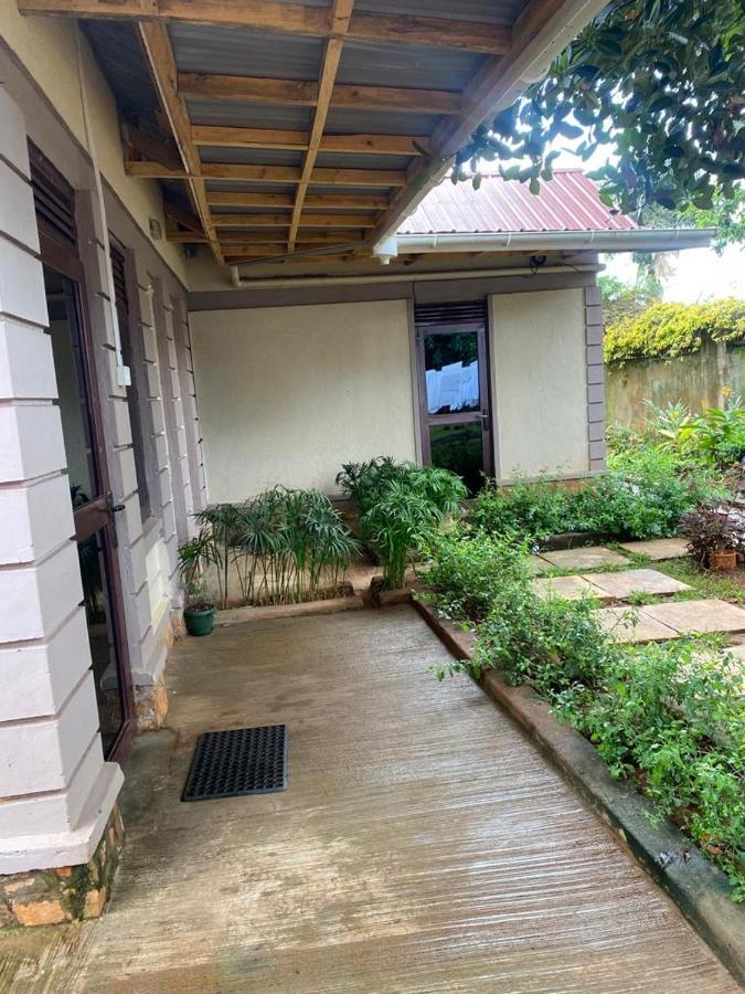 Golden Cherries Guest House Jinja Exterior foto