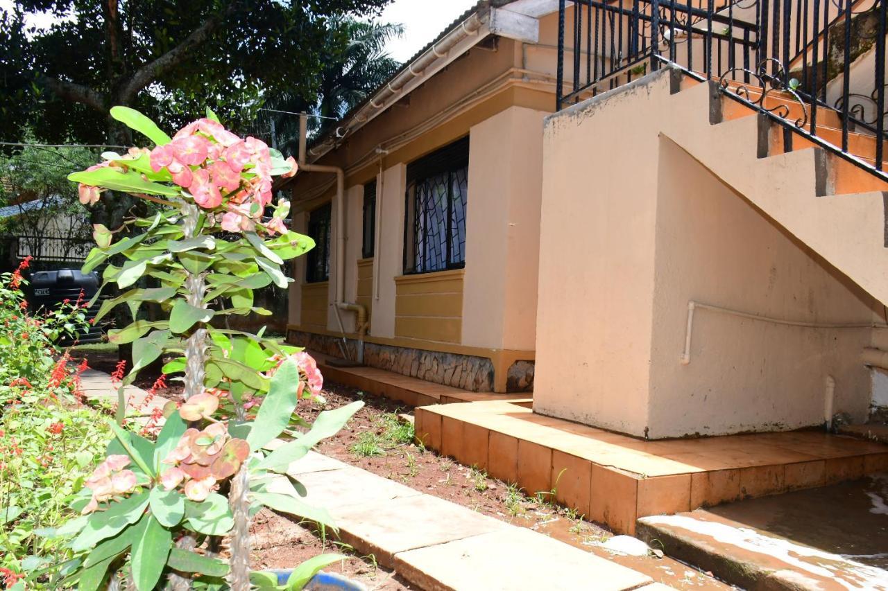 Golden Cherries Guest House Jinja Exterior foto
